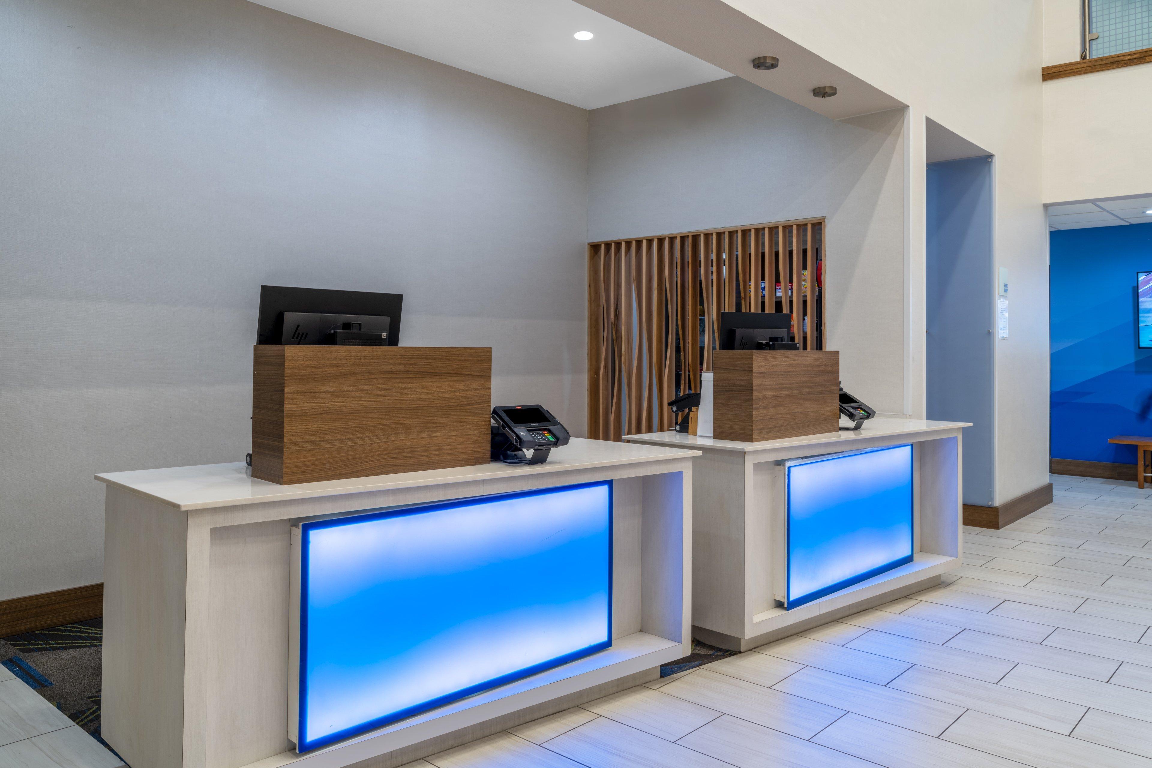 Holiday Inn Express & Suites Dallas East - Fair Park By Ihg Exterior photo