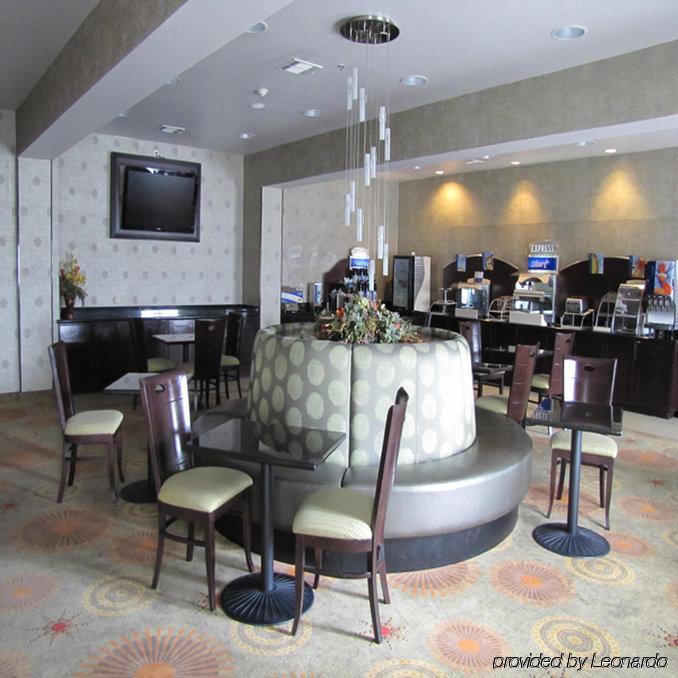 Holiday Inn Express & Suites Dallas East - Fair Park By Ihg Restaurant photo